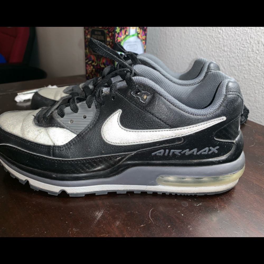 Shoes - Picture 2 of 5